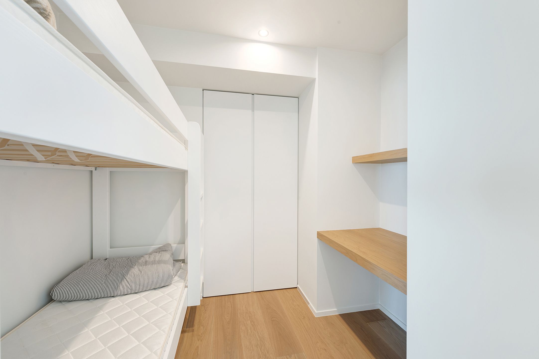 Instapklaar appartement op de Zeedijk in een mooi hoekgebouw foto 24