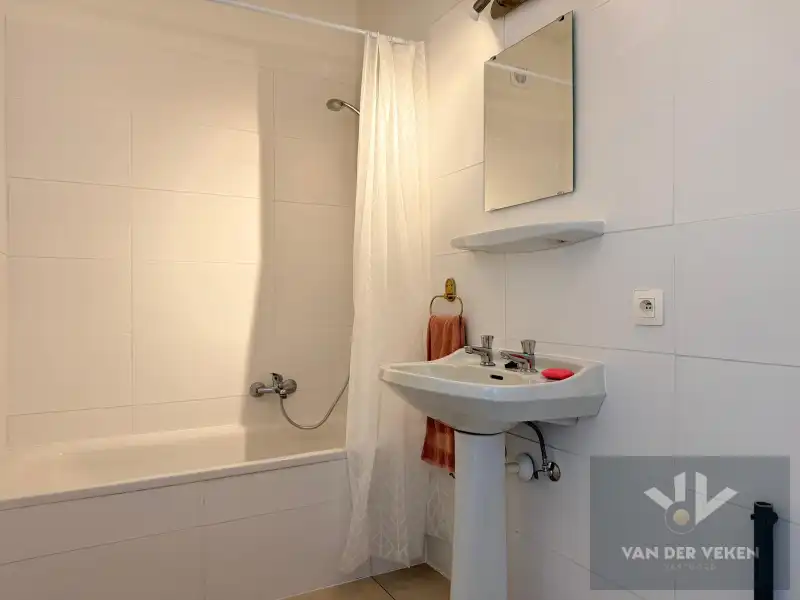 Gerenoveerd 2-slaapkamerappartement! foto 8