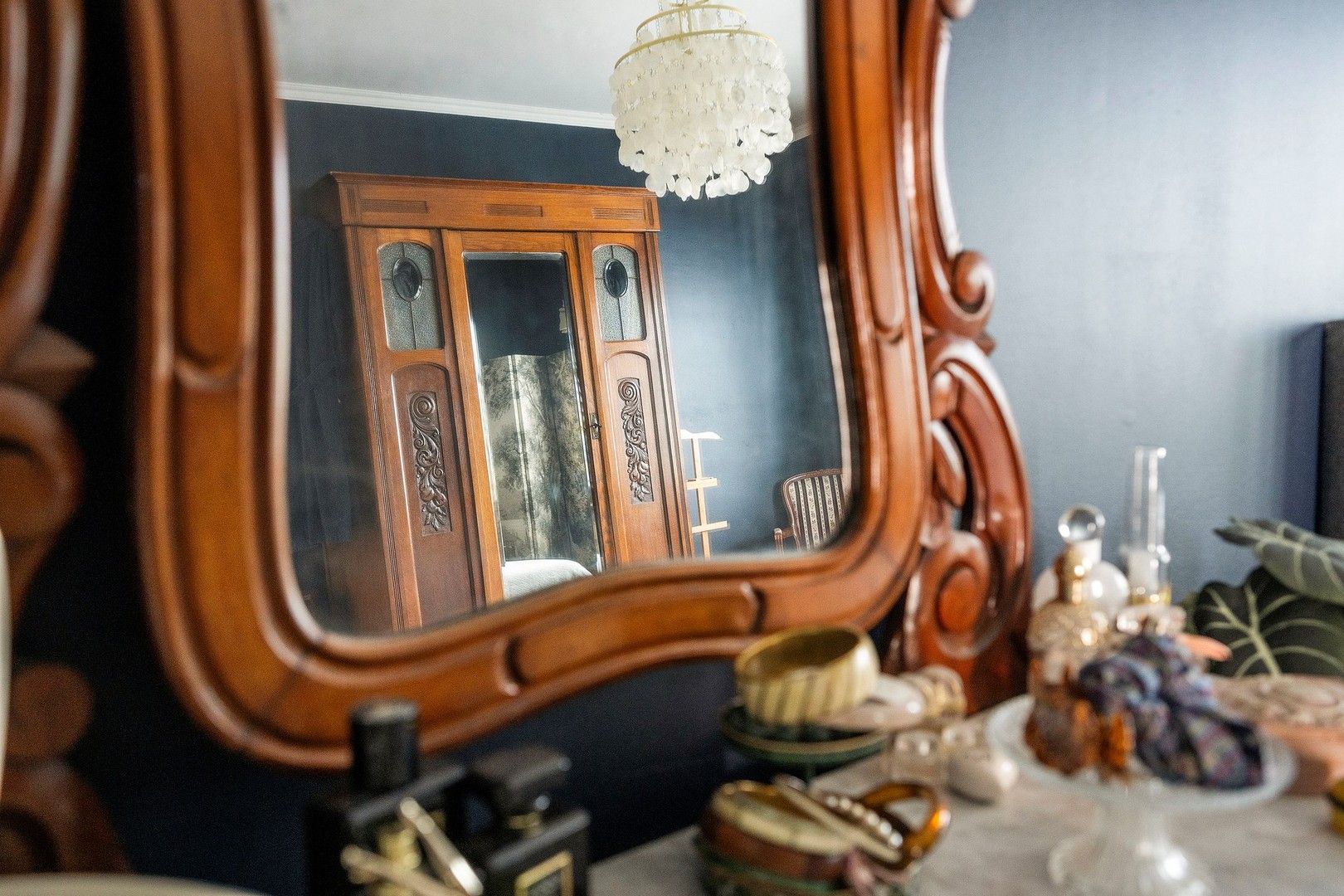 Prachtige karaktervolle, halfopen, robuuste én energiezuinige bel-étage van de jaren '50 met 4 slaapkamers, garage, kelderverdieping en paradijselijke tuin. foto 21