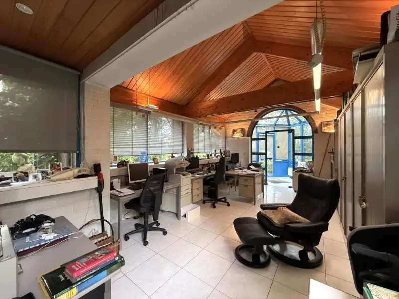 Ruime woning met kantoor en prachtige tuin op toplocatie foto 14