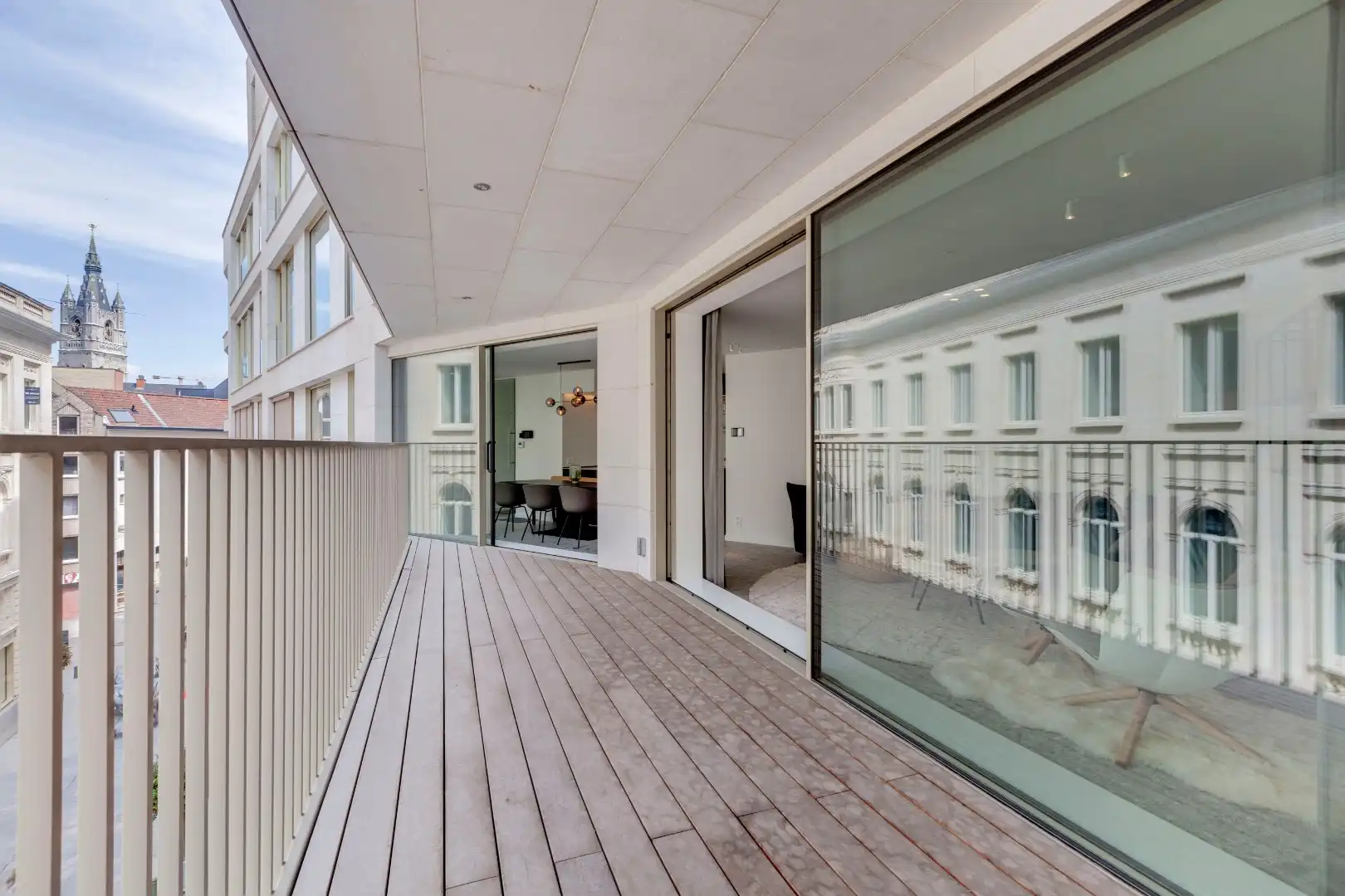 Gemeubeld en luxueus appartement  met parking te Kouterdreef  foto 3