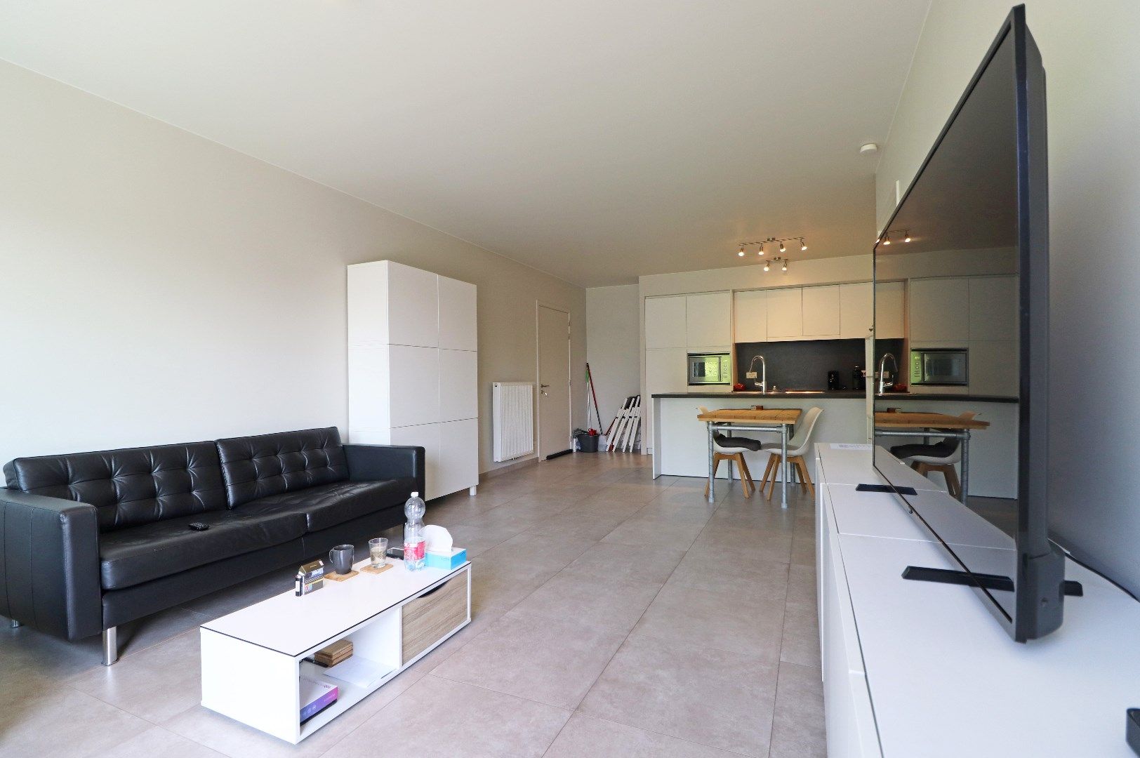 Verzorgd appartement met garage foto 4