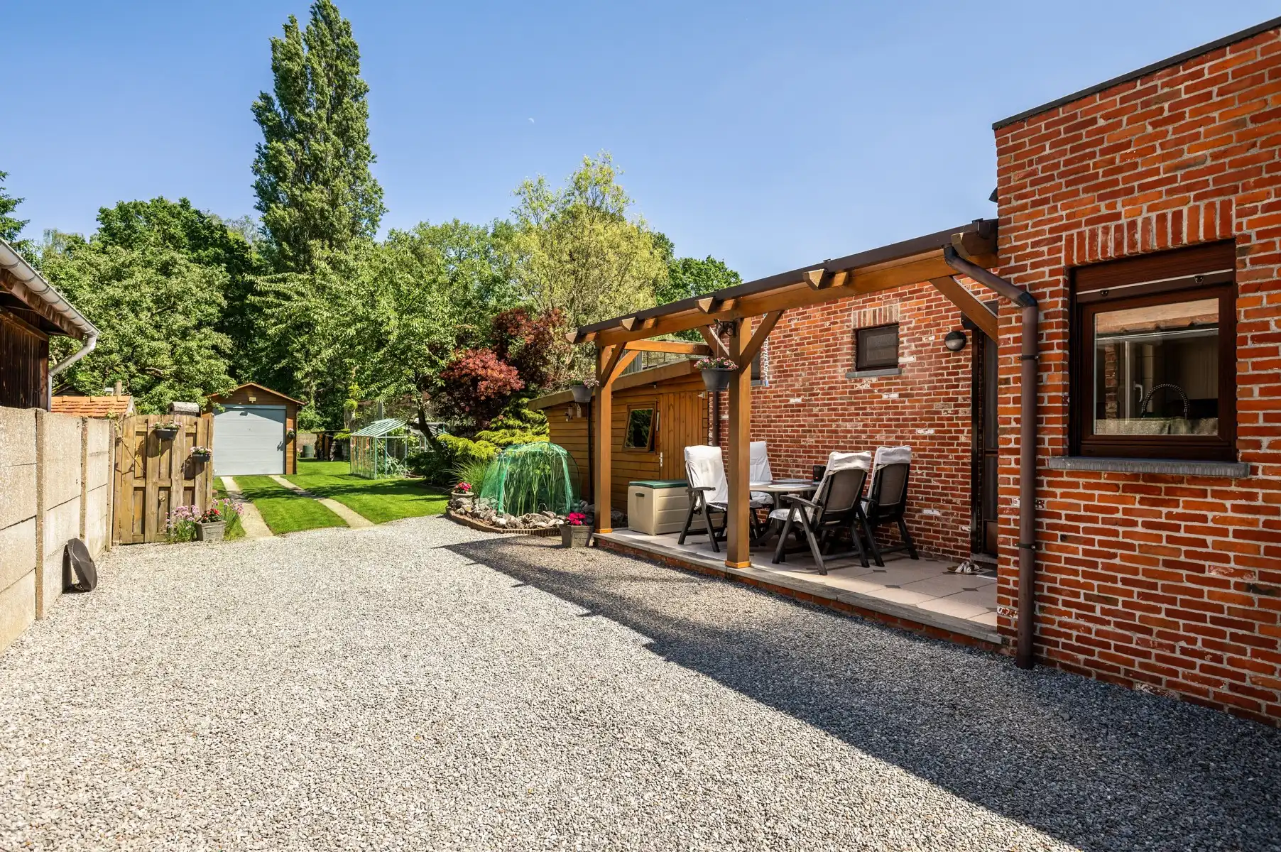 Centraal en strategisch gelegen halfopen woning foto 4