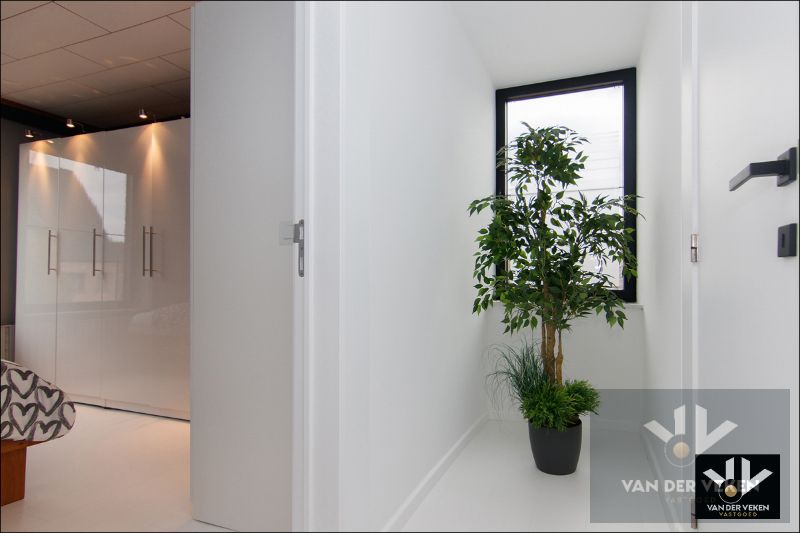 Luxueus afgewerkte en energiezuinige ruime woning met vier slaapkamers en guesthouse met tal van mogelijkheden op centrale (maar toch bosrijke!) locatie te As foto 19