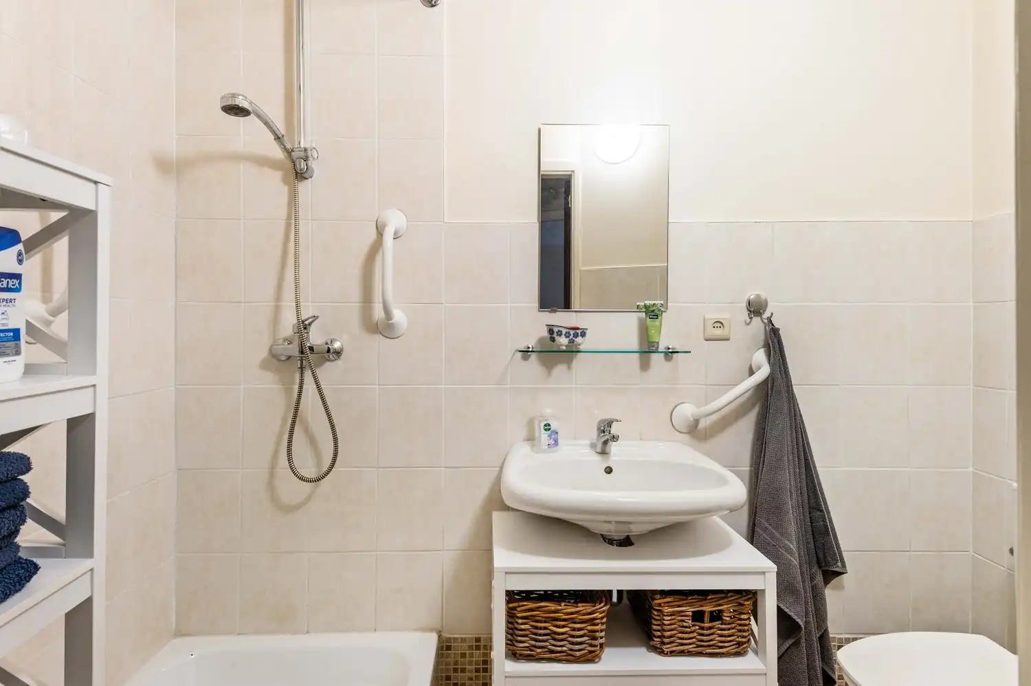 Instapklaar gelijkvloers appartement met zonnige tuin op rustige ligging in Deurne. foto 10