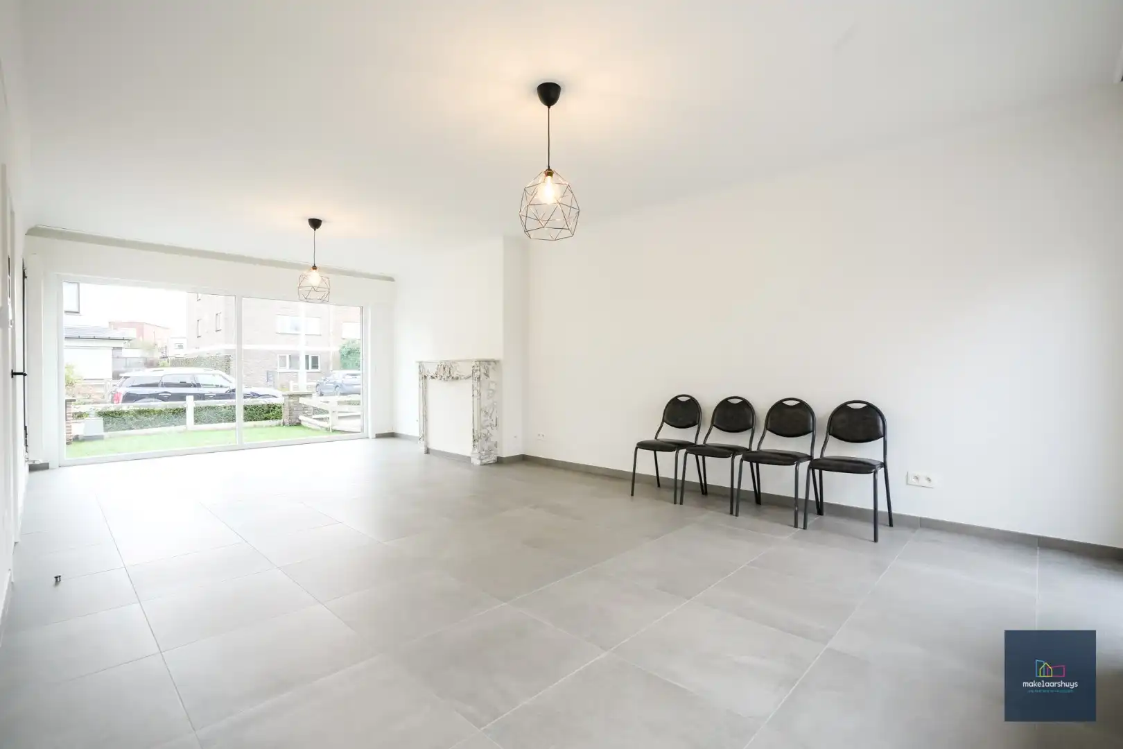 Instapklare eigendom met 3-slp.kamers garage en tuin  foto 3