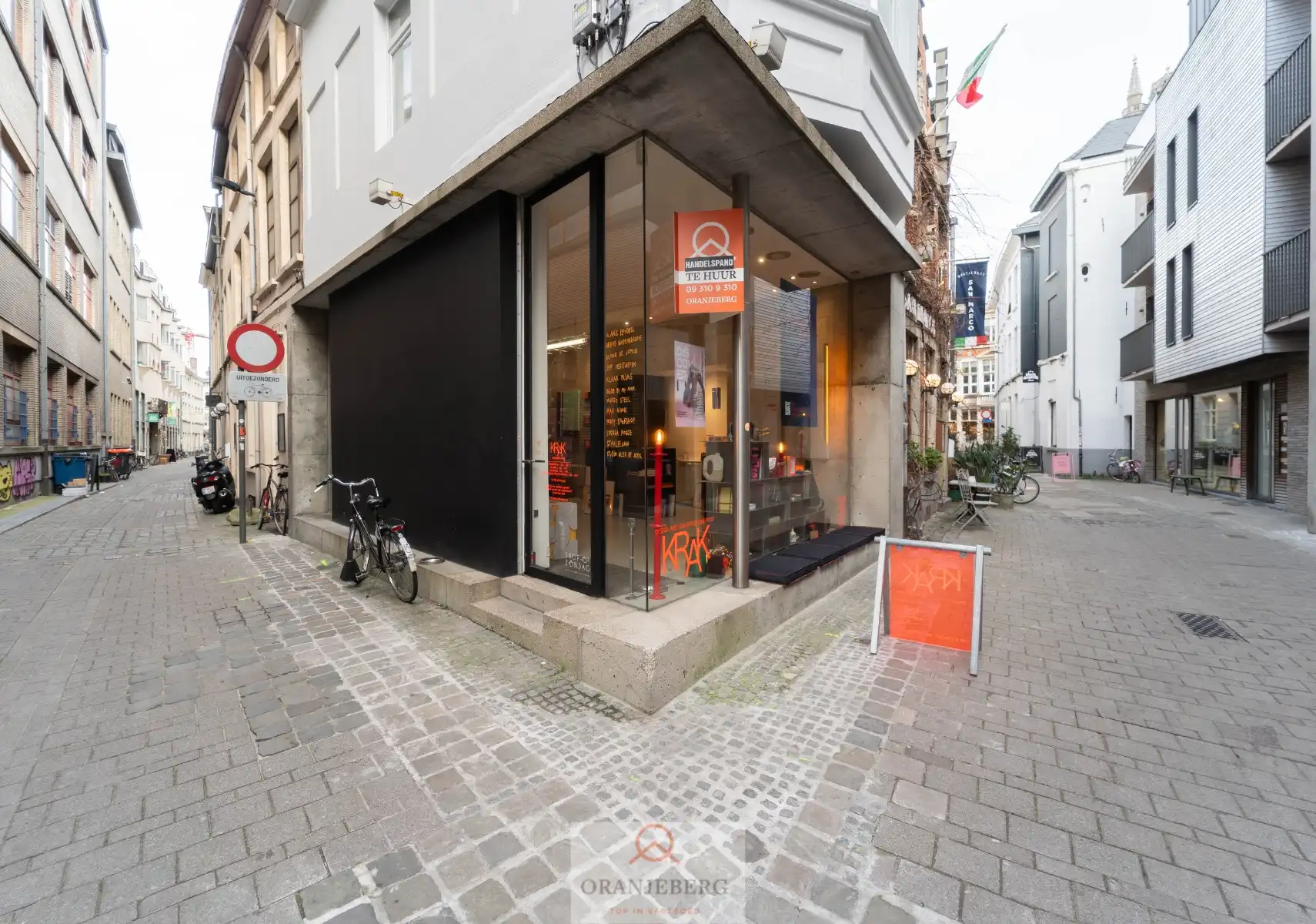 Handelshoekpand Te Huur in gezellig zijstraatje van de Mageleinstraat foto 2