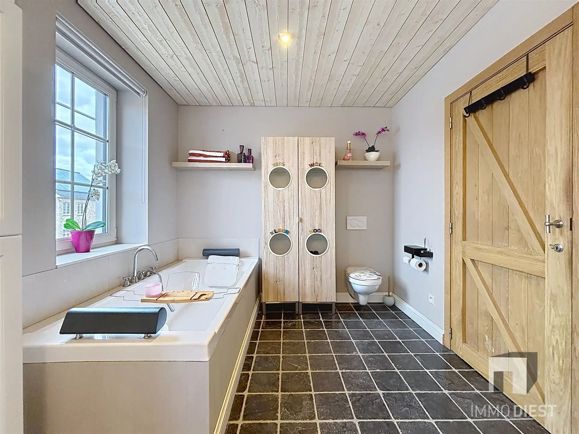 Charmante, instapklare gezinswoning met 3 ruime slaapkamers op 8a 52ca. foto 18