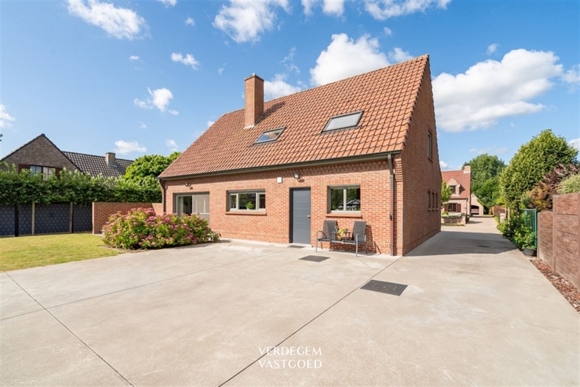 Prachtige villawoning in landelijke stijl met 3 slaapkamers, 3 garages en geniettuin foto 30