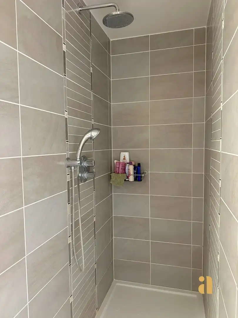 Zon, ruimte & torens: dit lichtrijke appartement heeft het allemaal! foto 22