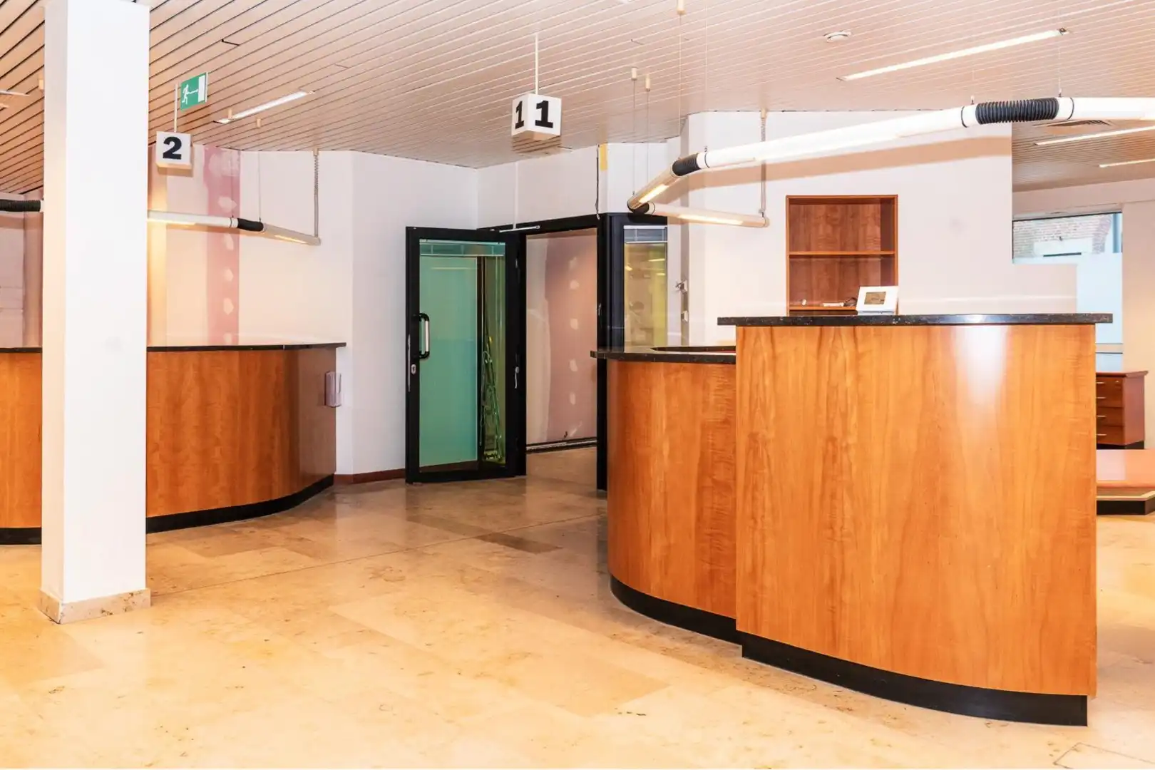 Kantoorruimte:Winkelruimte te huur in Voeren – 184 m² met parkeergelegenheid foto 2