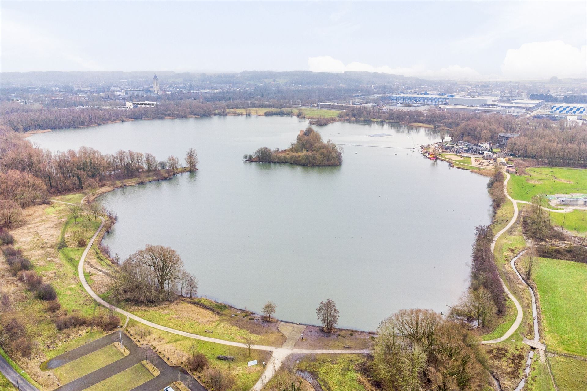 2129m² grond met bouwvallig hoevetje en bijgebouwen. foto 6