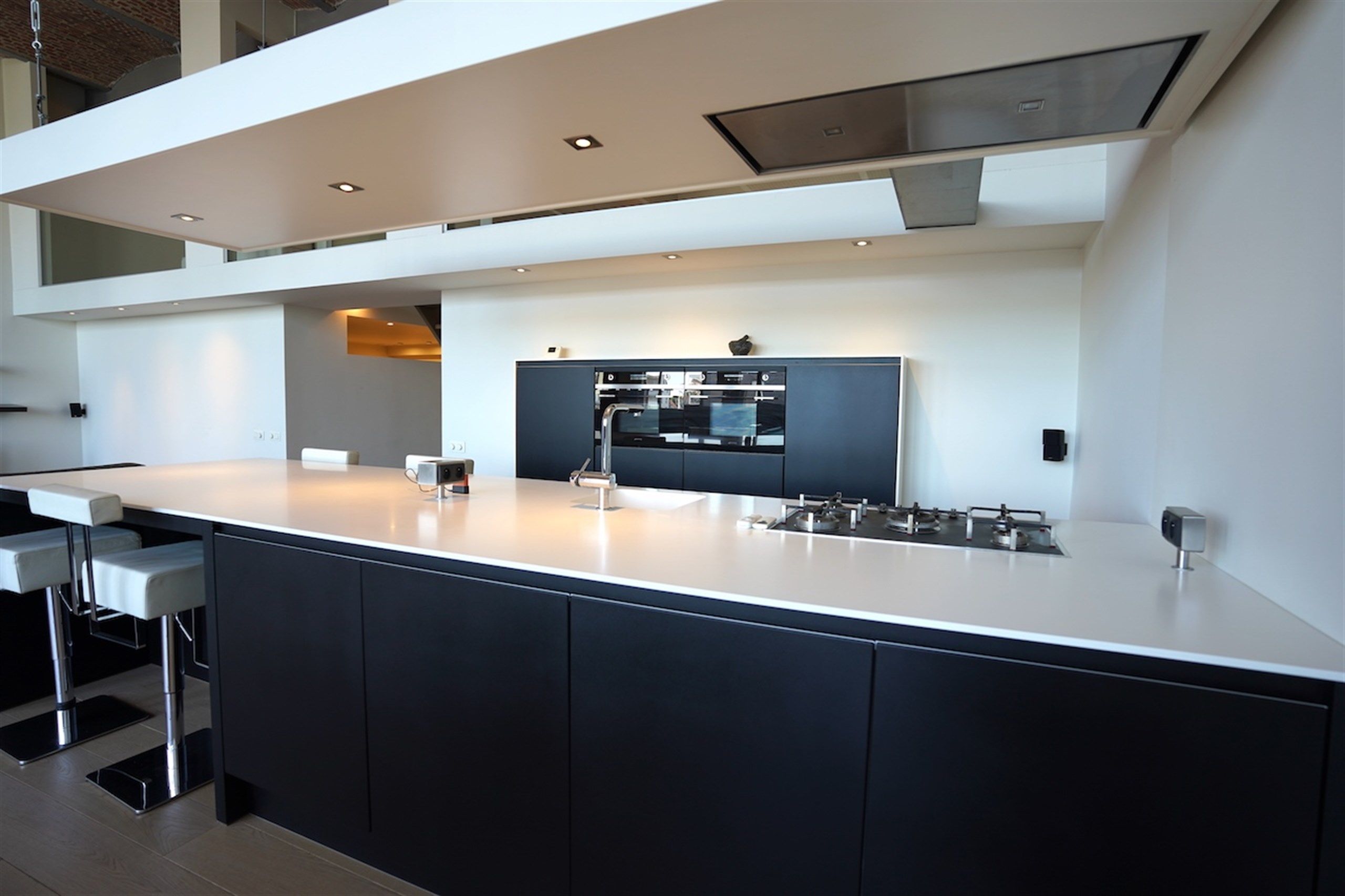 Verrassende, heldere loft met plafondhoogten van 6 m! foto 27