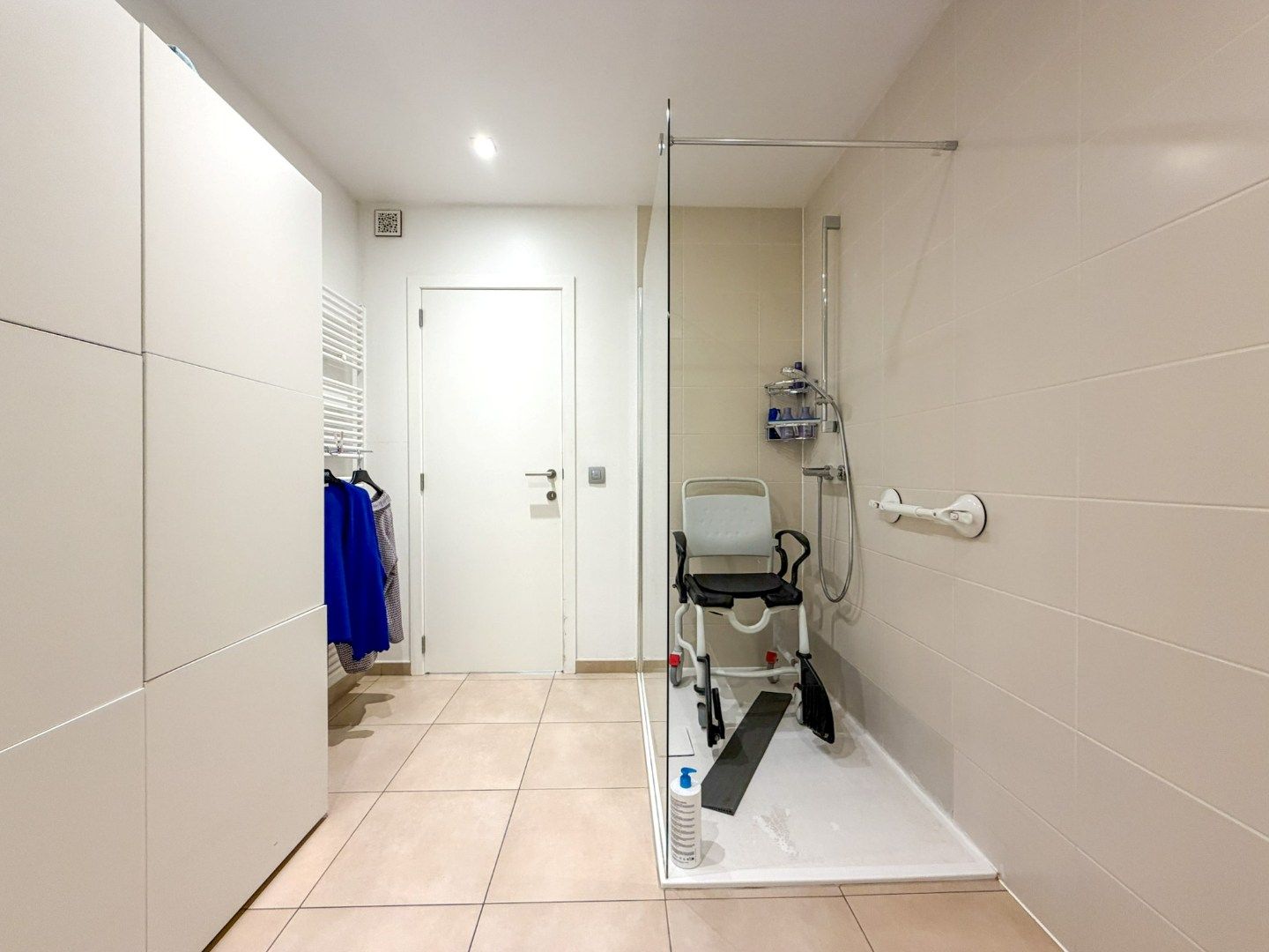 Lichtrijk recent appartement met 2 slp, groot terras en garage, Torhout. foto 12