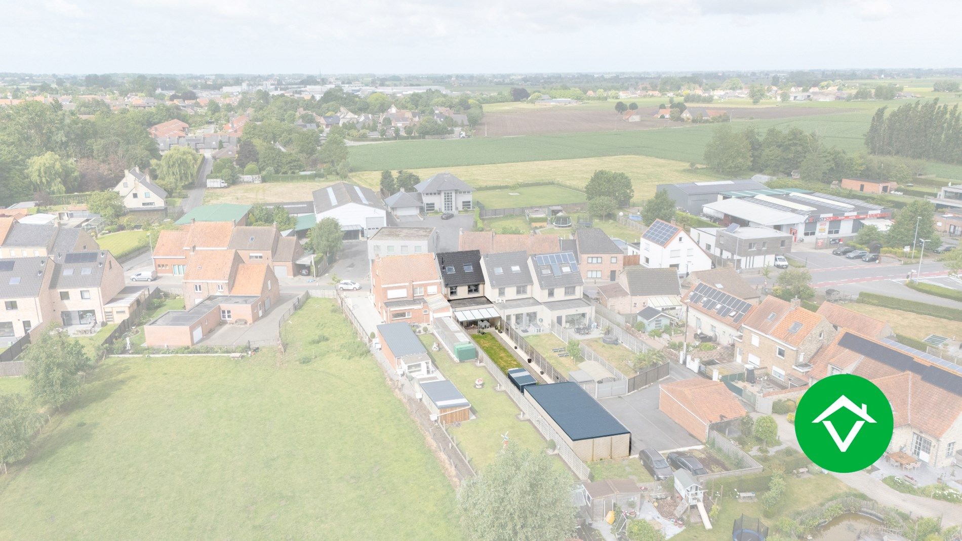 Instapklare, recente woning (2018) met 4 slaapkamers en garage in hartje Koekelare. foto 25