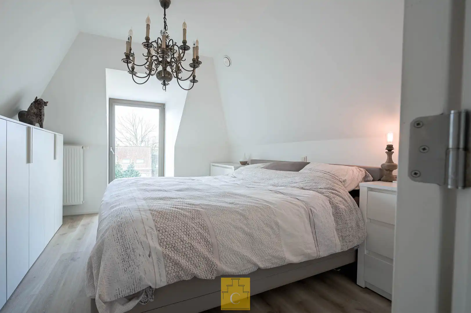 knap dakappartement in 19e eeuws herenhuis met zonnig terras en adembenemende uitzichten foto 20