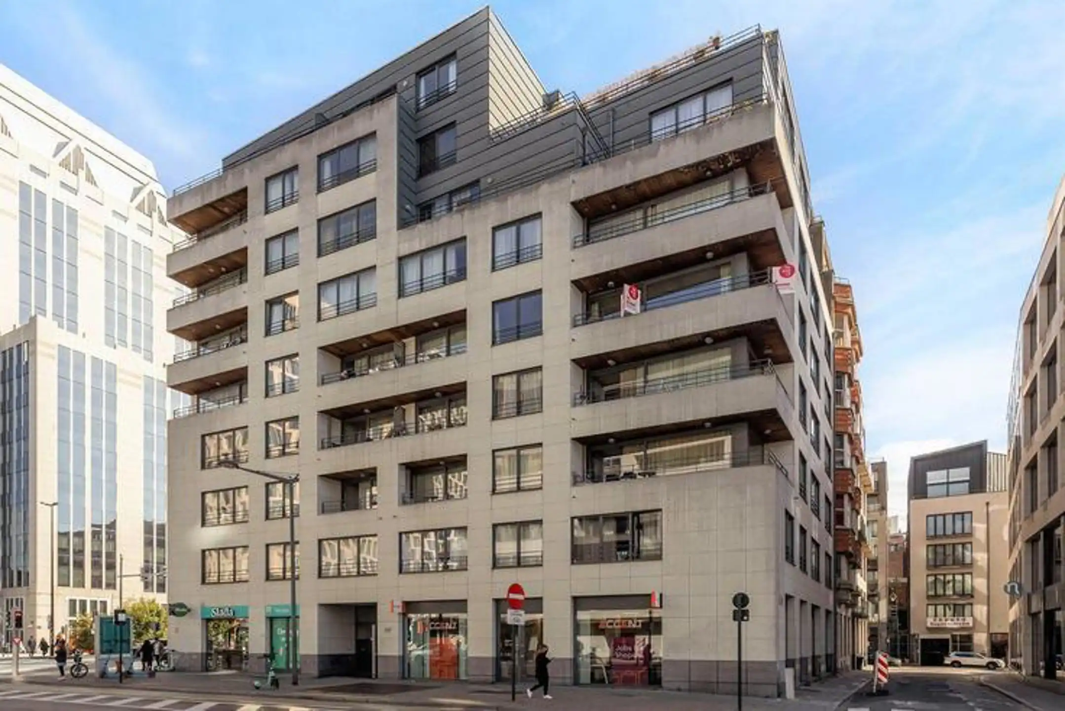 Ondergrondse autostaanplaats in Brussel te koop! foto {{pictureIndex}}