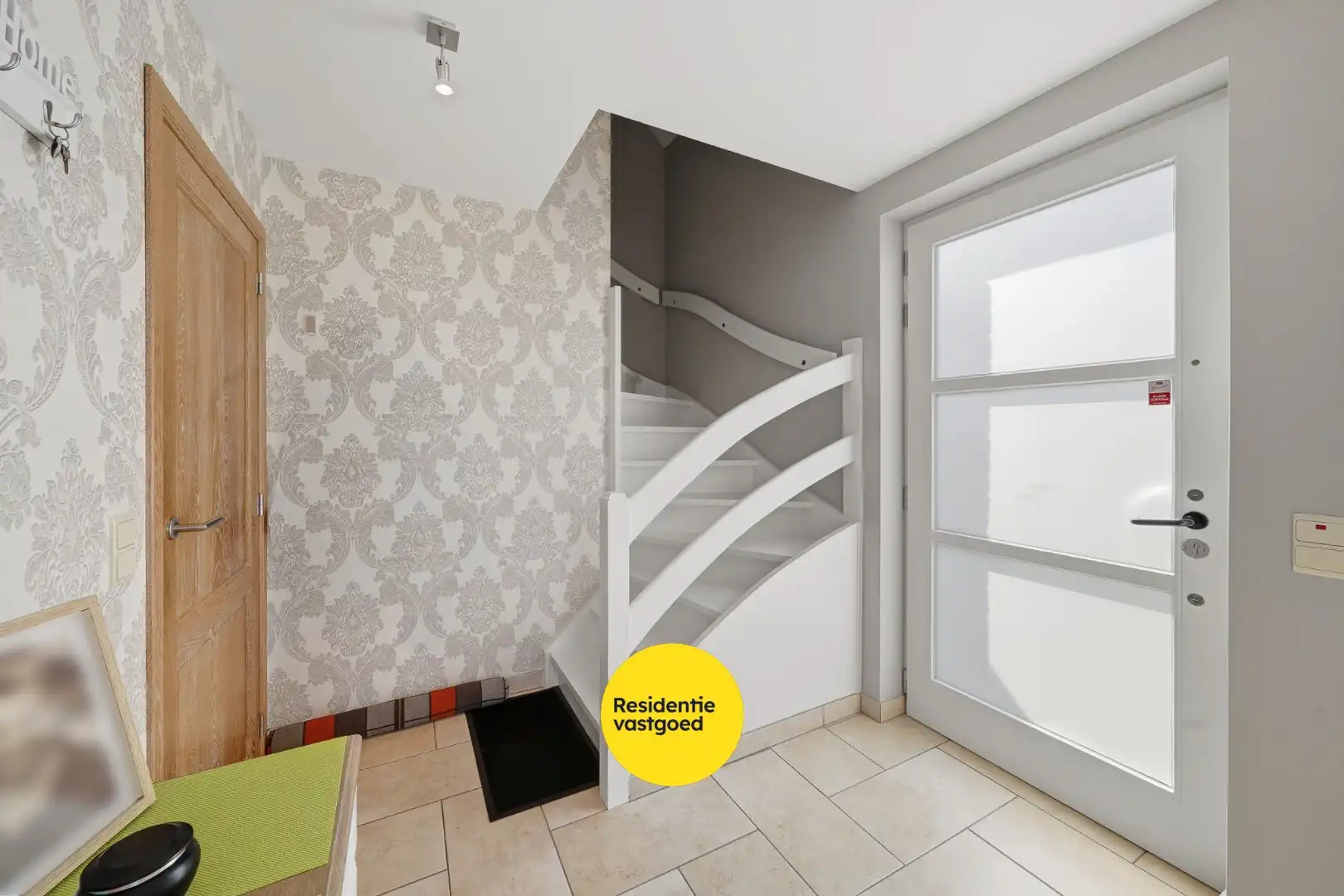 Instapklare halfopen bebouwing met 3 slaapkamers en zwembad foto 16