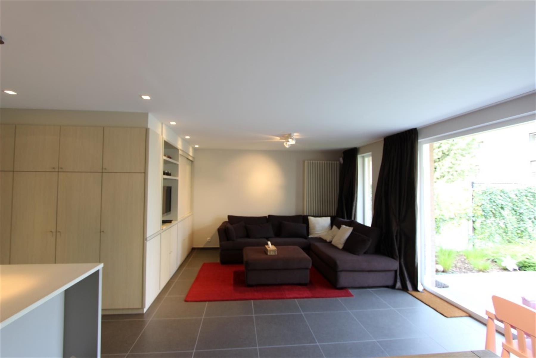 Gemeubeld modern appartement met tuin  foto 4