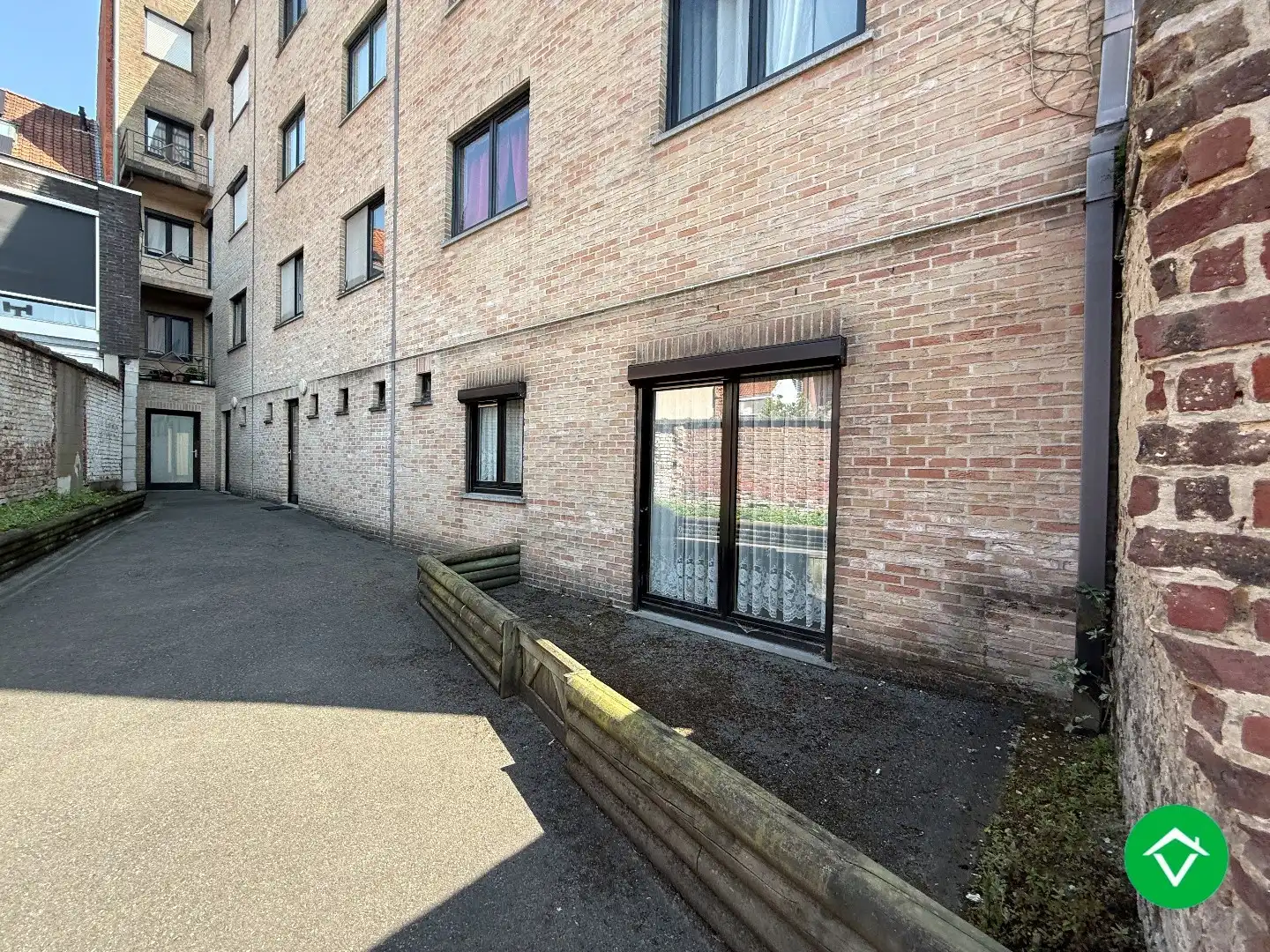 Gelijkvloers appartement met 2 slaapkamers en garage in centrum Roeselare foto 11