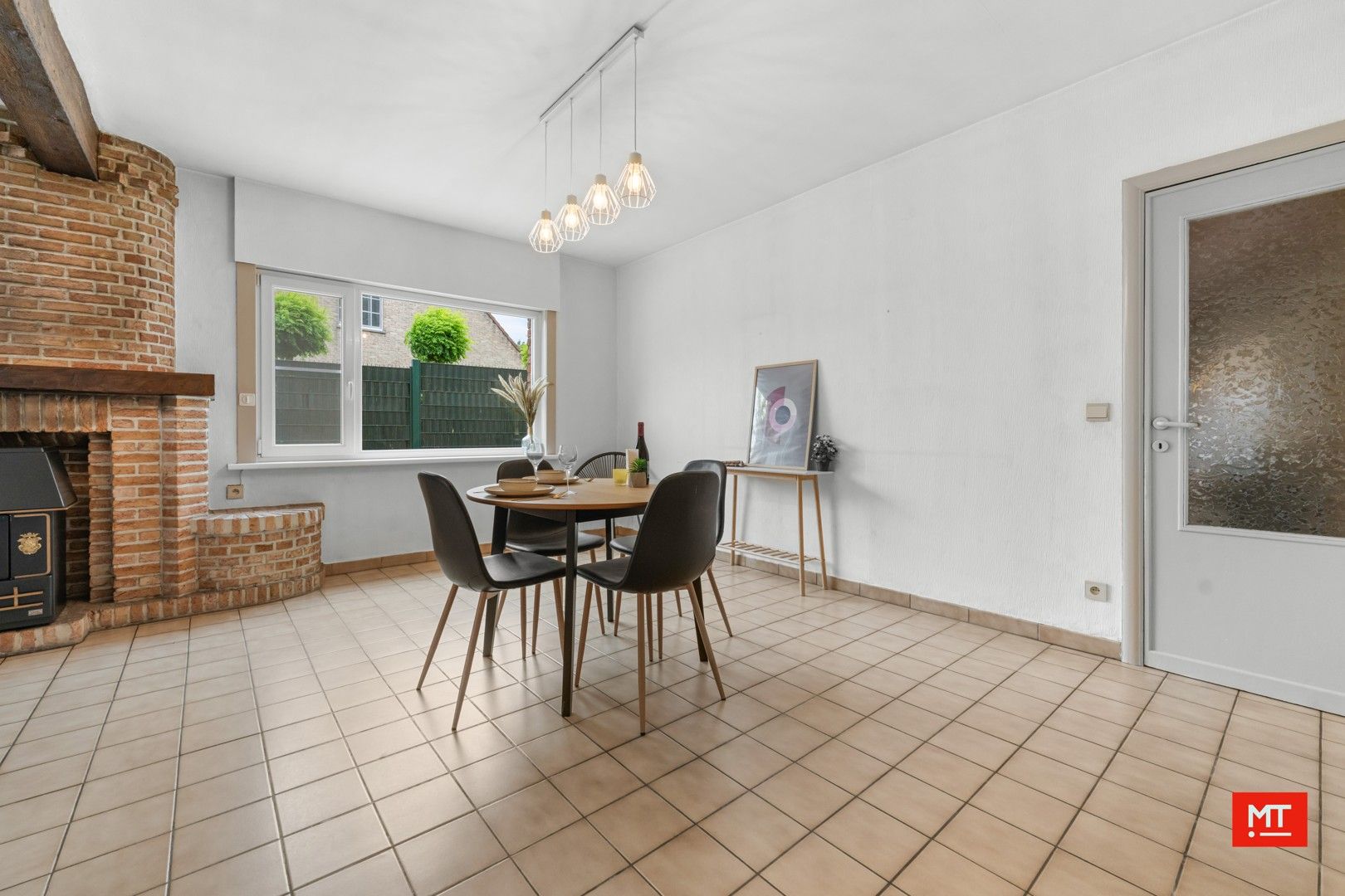 Op te frissen woning met 2 slpk (+ mogelijk), tuin en garage in het landelijke Mesen foto 3