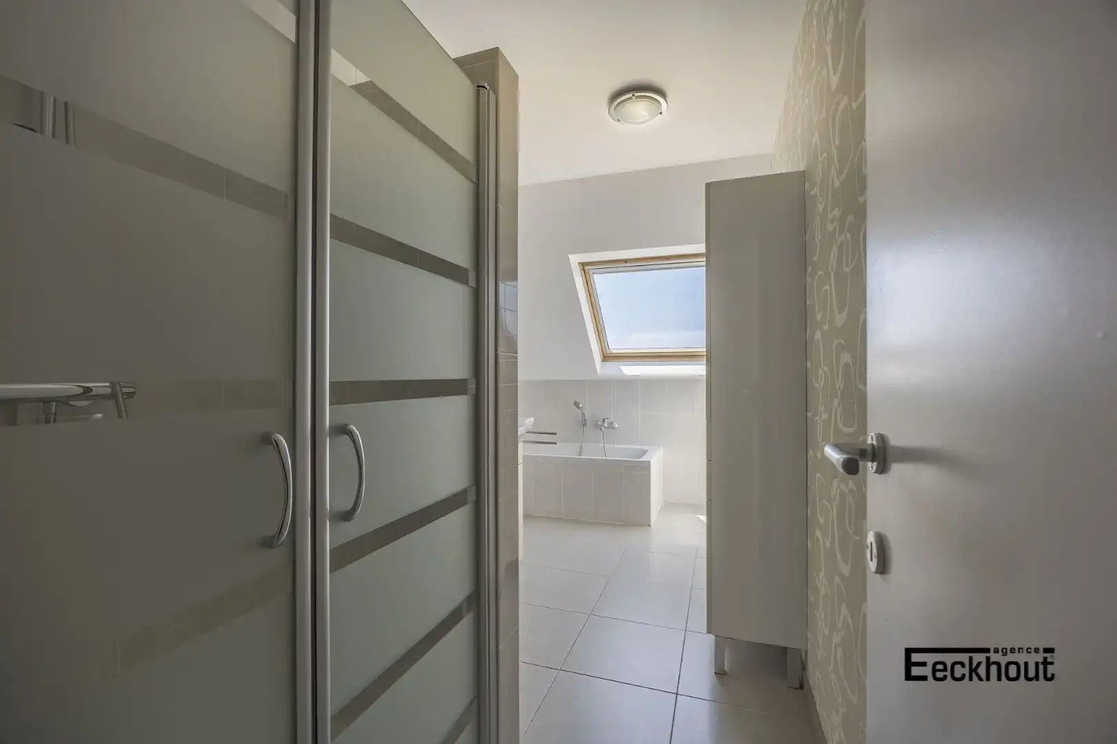 Zeer ruime, recente woning met open zicht op de Spuikom! foto 17