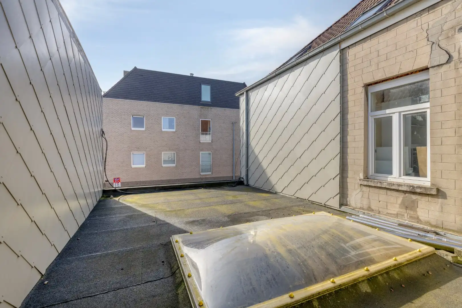 Commercieel pand met verder af te werken appartement en garage op topligging! foto 24