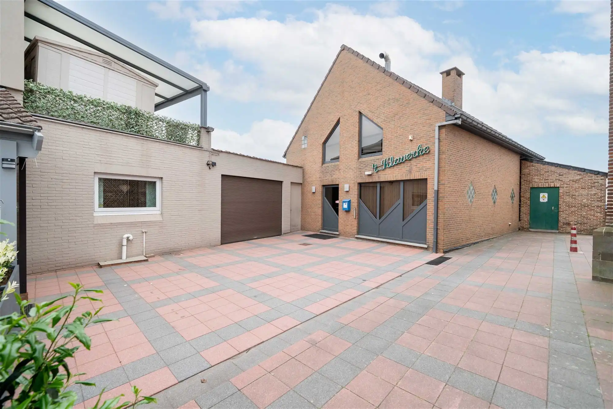 Prachtig handelspand met zaal en ruim appartement te koop! foto 4