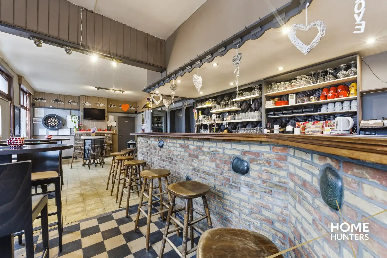 Te renoveren horecazaak met woonst op ruim perceel in Vlamertinge – Café De Hazewind foto 7