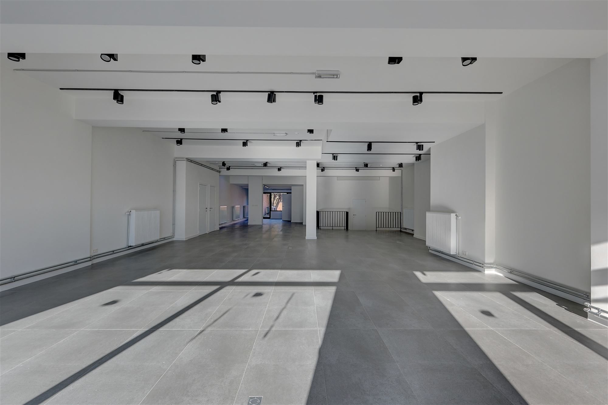 Ruim gerenoveerde kantoorruimte in centrum Hemiksem foto 3