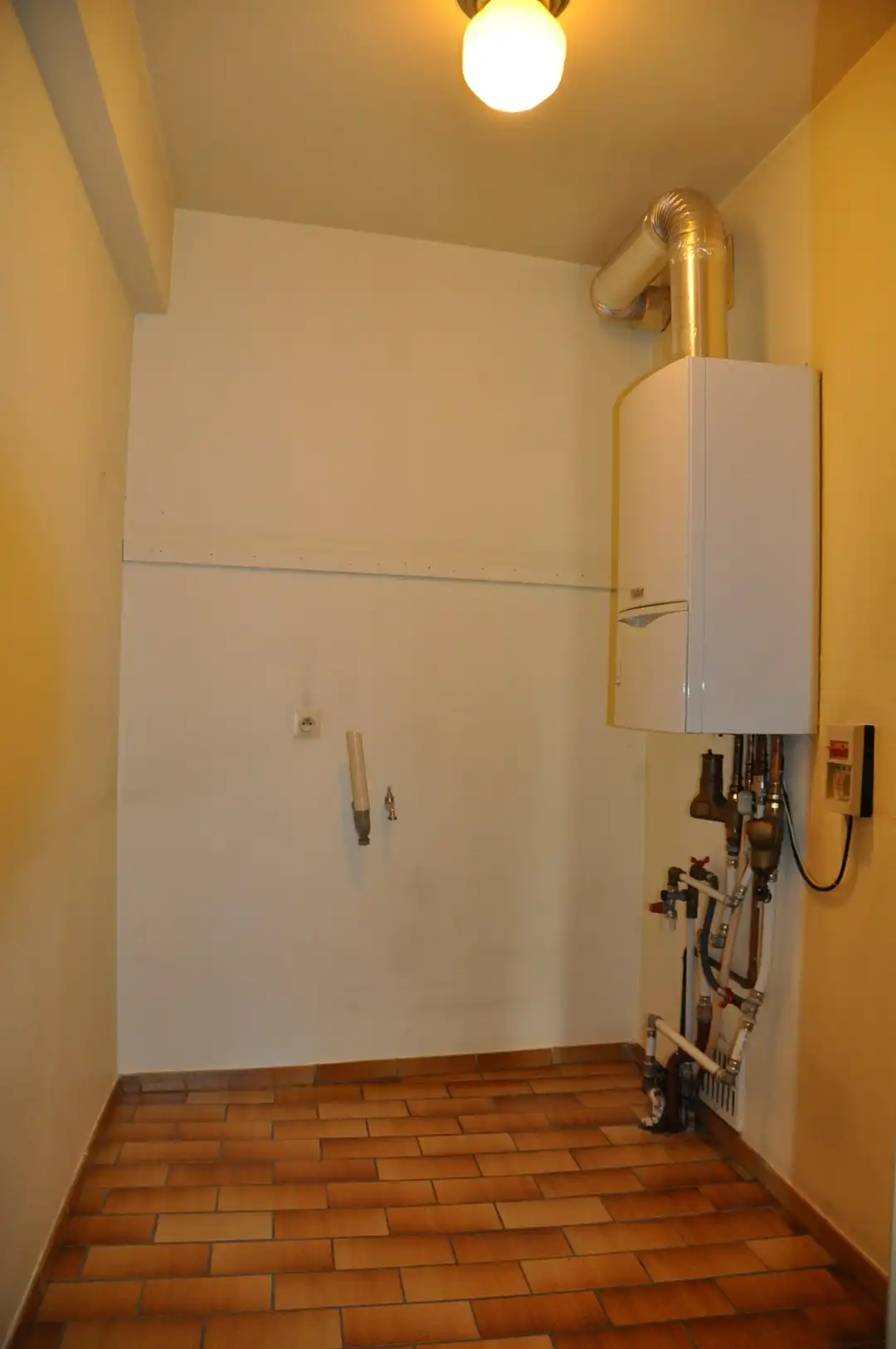 Verzorgd appartement met 2 slaapkamers in het centrum van Izegem. foto 13