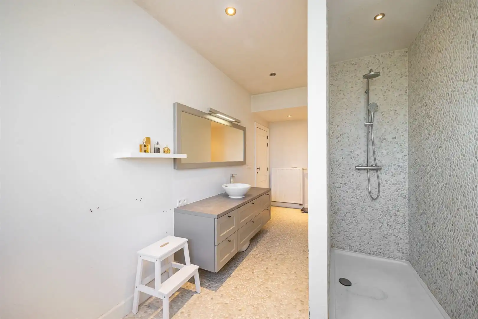 Ruime instapklare woning met 4 slaapkamers! foto 18