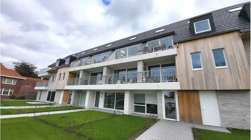 Duplex met 3 slaapkamers, Terras en Autostandplaatrs te huur in Zedelgem foto {{pictureIndex}}