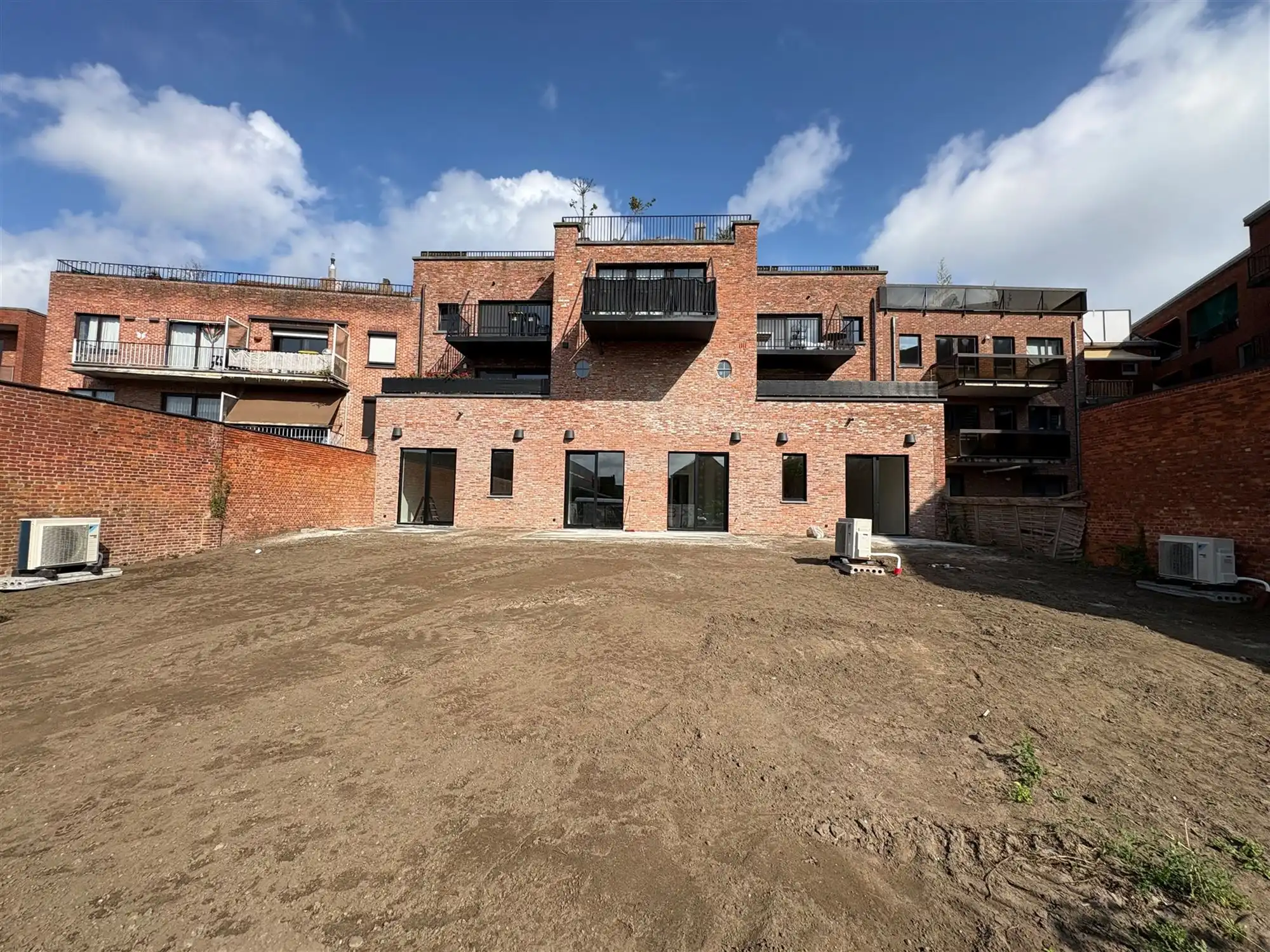 Nieuwbouwappartement met 1 slaapkamer en grote tuin. foto 3