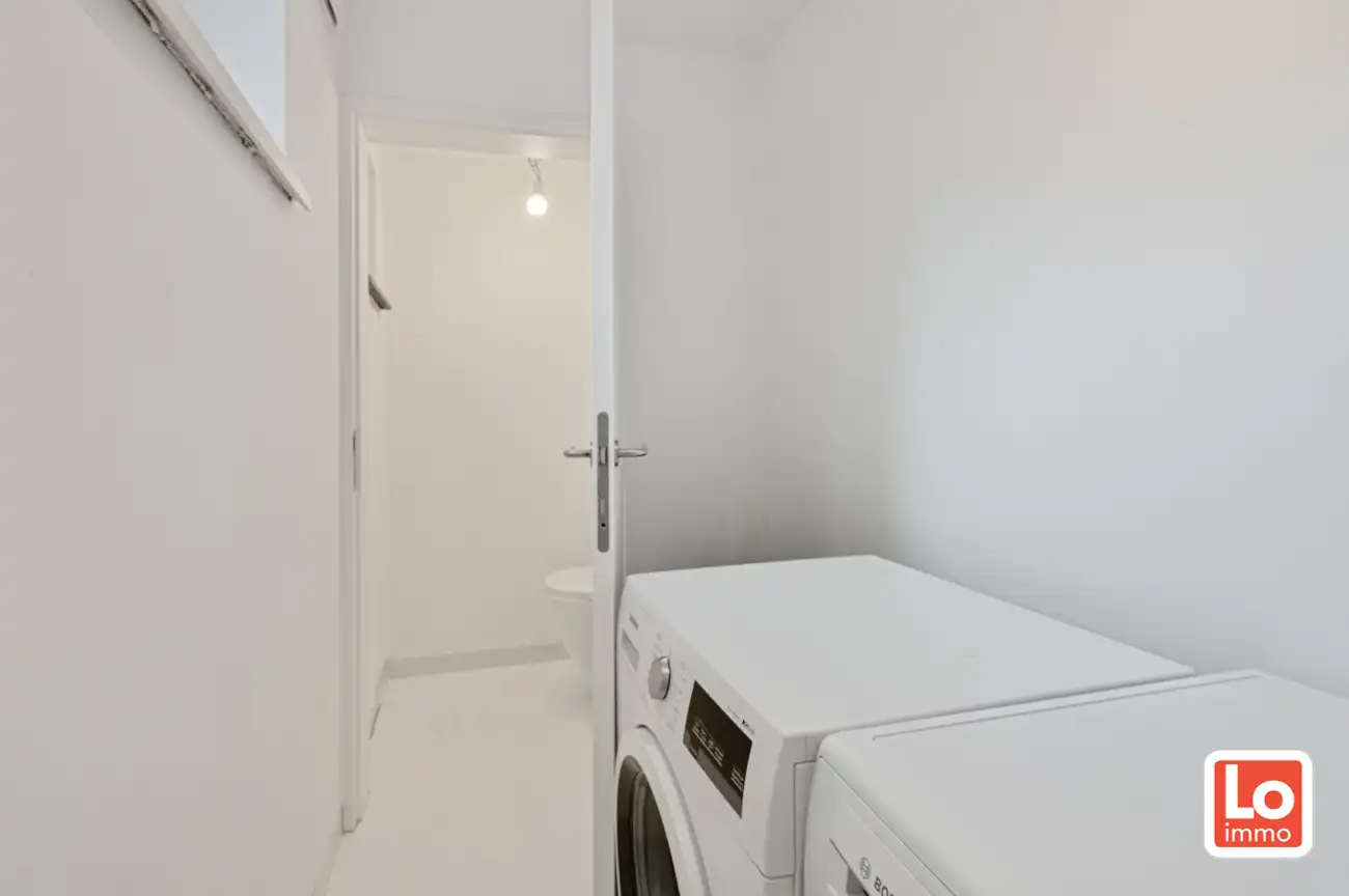 VERKOCHT! Instapklare, modern gerenoveerde lichtrijke stadswoning op een rustige locatie nabij het centrum van Gent! foto 9