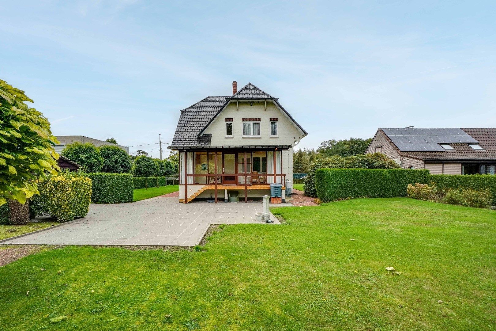 VRIJSTAANDE WONING OP EEN RUIM PERCEEL VAN 1625 M² IN EEN GROENE OMGEVING !  foto 3