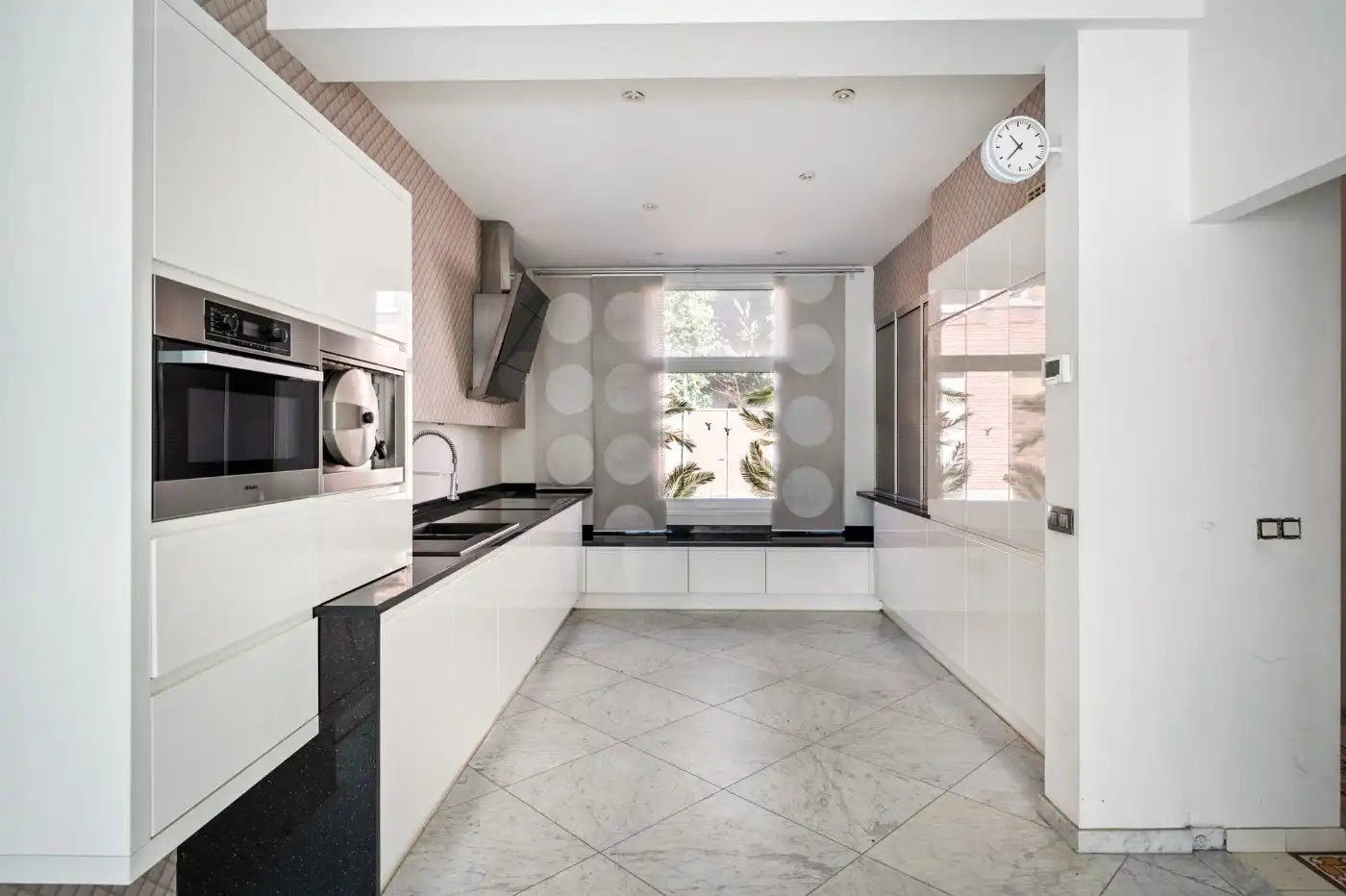 Verrassend ruime, charmante woning met 3 à 4 slpk. in centrum Ekeren foto 4