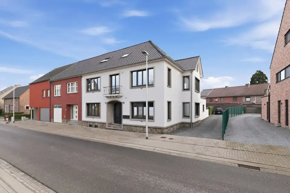 KNAP APPARTEMENT MET 3 SLKS EN EEN RUIM TERRAS IN BILZEN-HOESELT foto 31