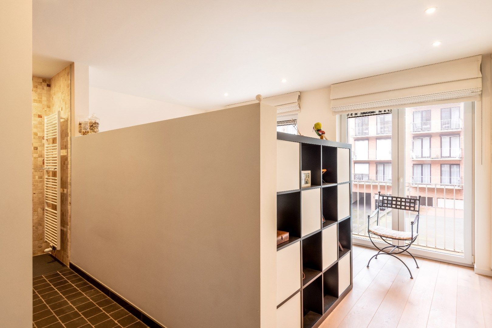 Ruim woonappartement gelegen op wandelafstand van de Zeedijk en het centrum van Knokke. Aankoop inpandige box mogelijk. foto 12