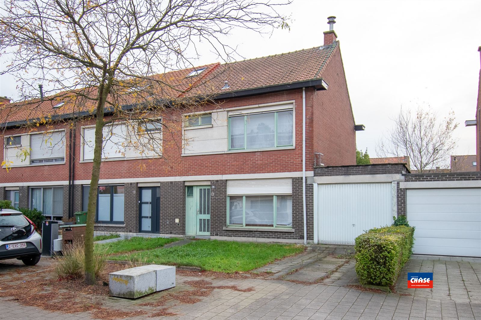 Hoofdfoto van de publicatie: Te renoveren half-open bebouwing met 2 tot 4 slaapkamers, garage en tuin 