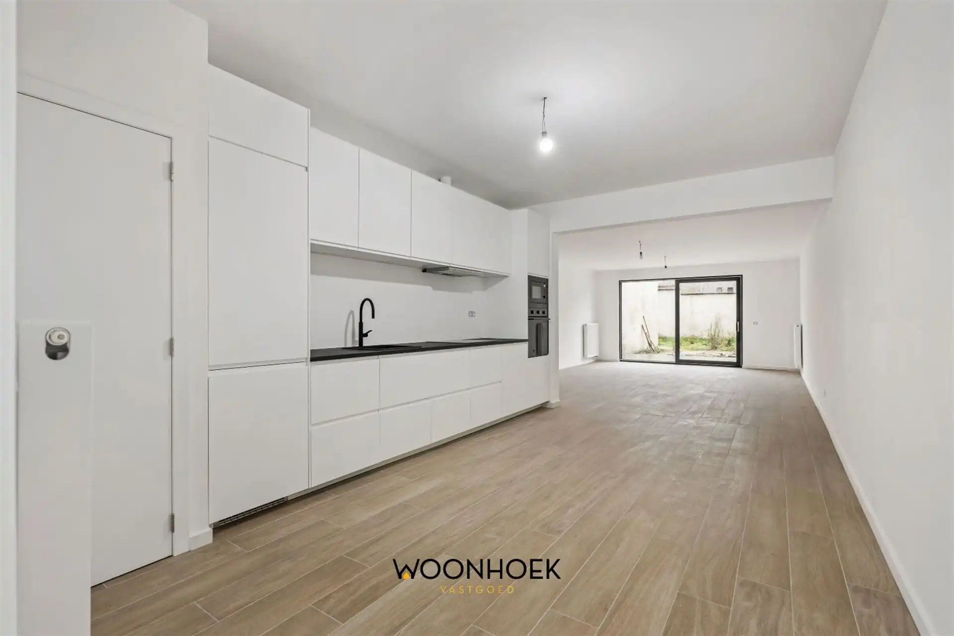 Gerenoveerde, 4-slpk woning met 2 badkamers en tuin! foto 2