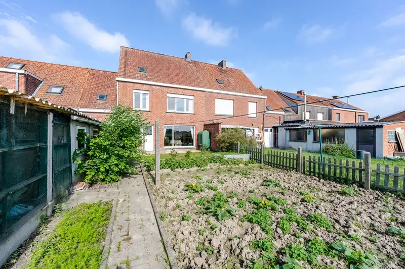 Izegem - Tussenwoning met garage en leuke tuin foto 22