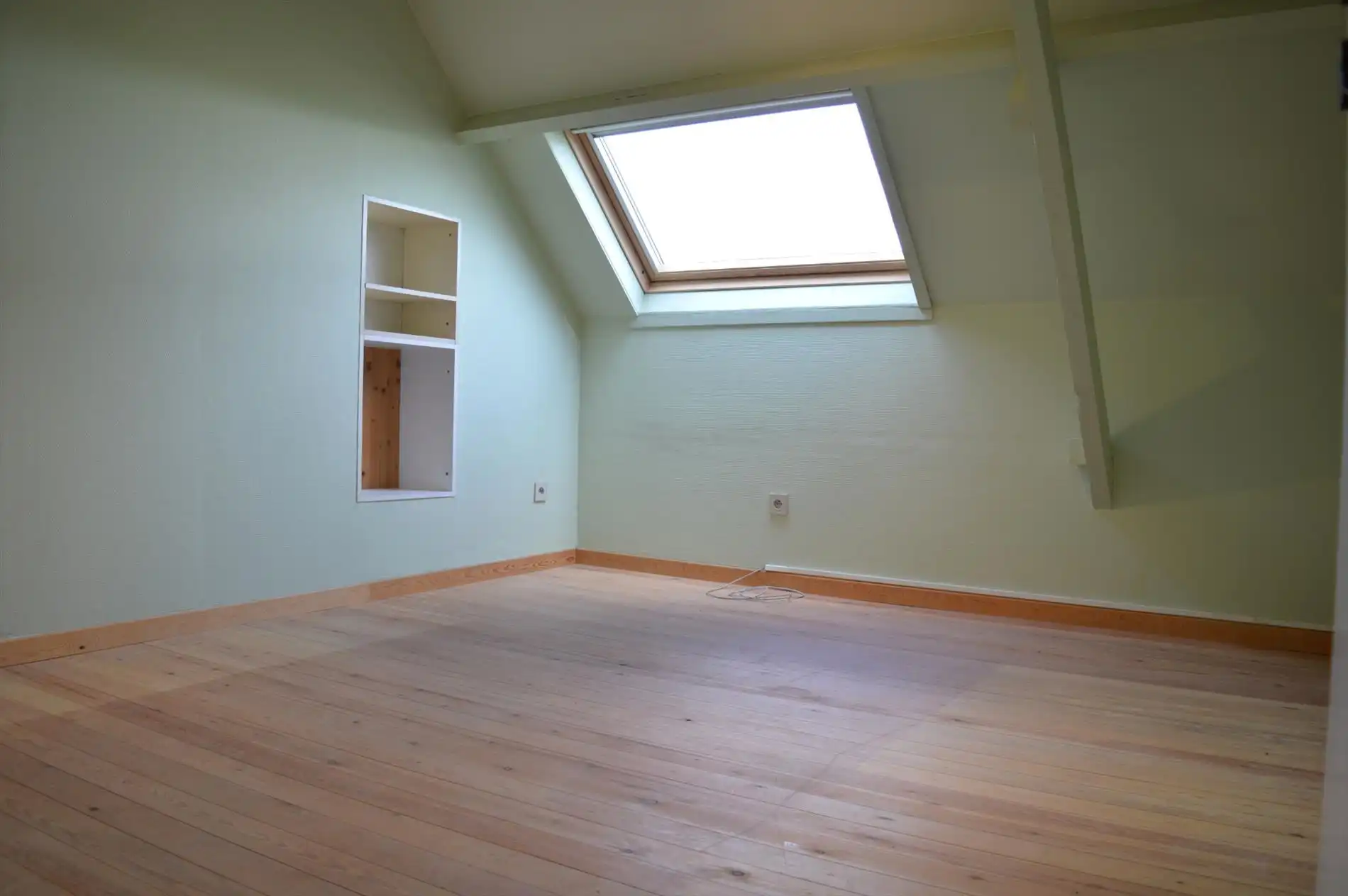 Verzorgde rijwoning dichtbij het centrum van Heule foto 13
