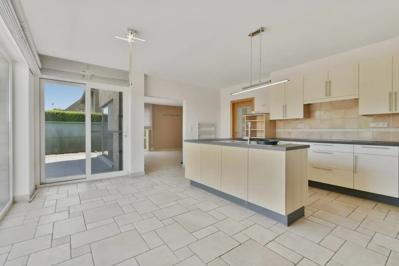 Ruime alleenstaande woning te huur in landelijk Ichtegem foto 6