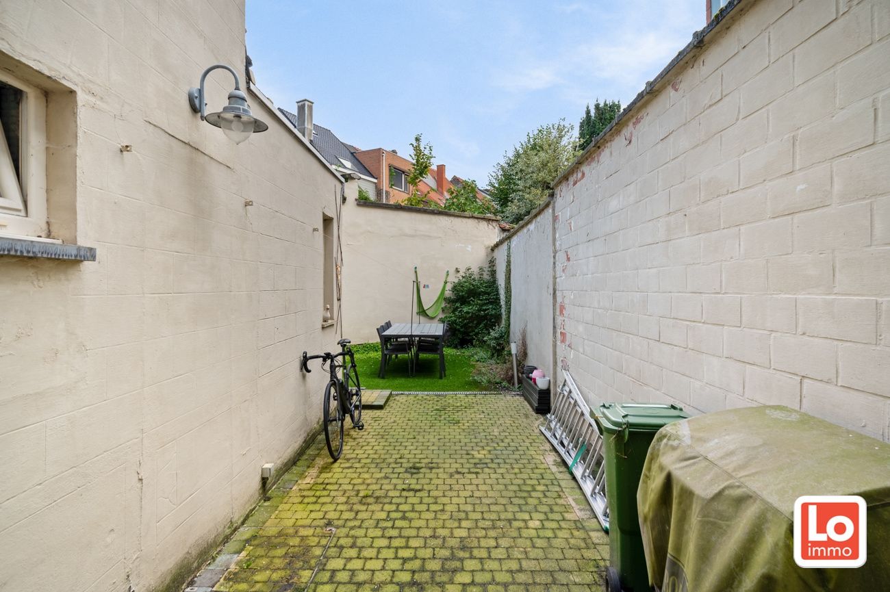 VERKOCHT!! Leuke stadswoning met tuintje & terras op een toplocatie vlakbij het centrum van Gent. foto 19