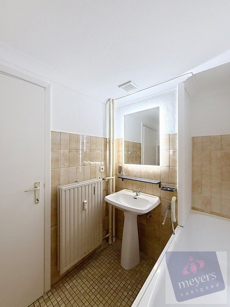 Instapklaar appartement met balkon en garage op toplocatie in Kuringen foto 19