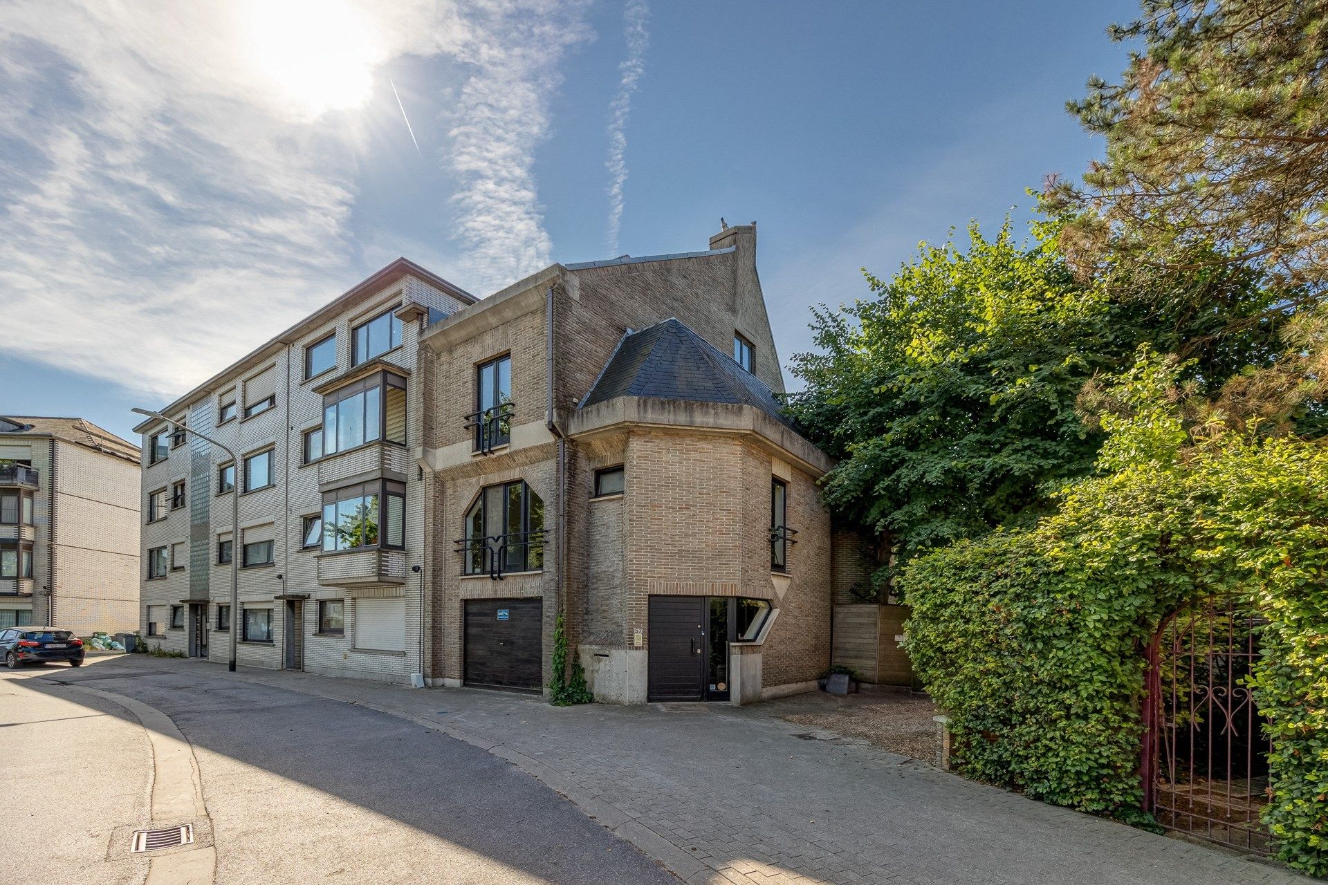 Unieke architectenwoning met tuin en polyvalente ruimte foto 2