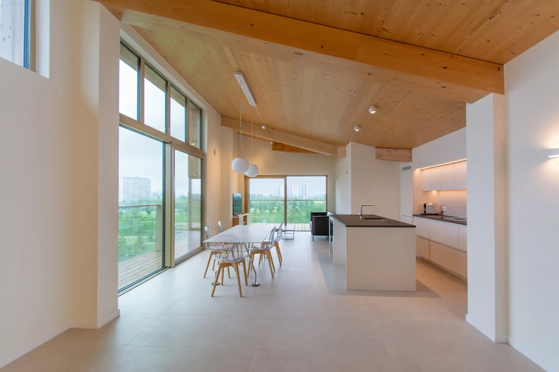Prachtig gemeubelde 3-kamer penthouse met grote terrassen foto {{pictureIndex}}