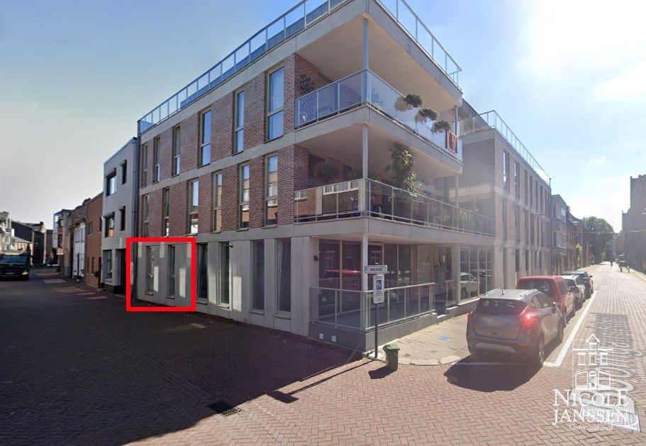 Instapklaar appartement met twee slaapkamers, ruim terras en autostandplaats foto 1