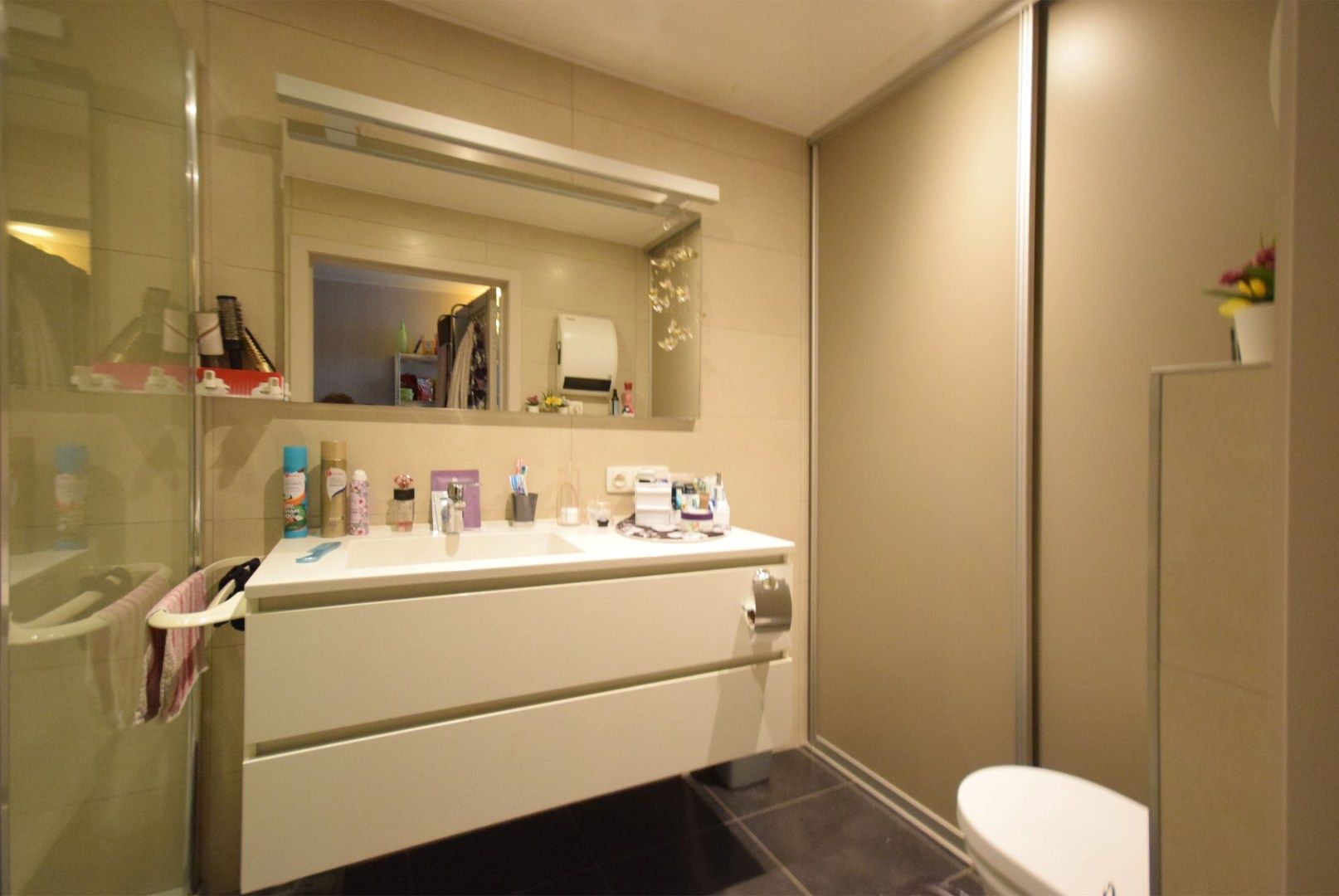 Mooie rijwoning in Ardooie - met achterliggende garage foto 7